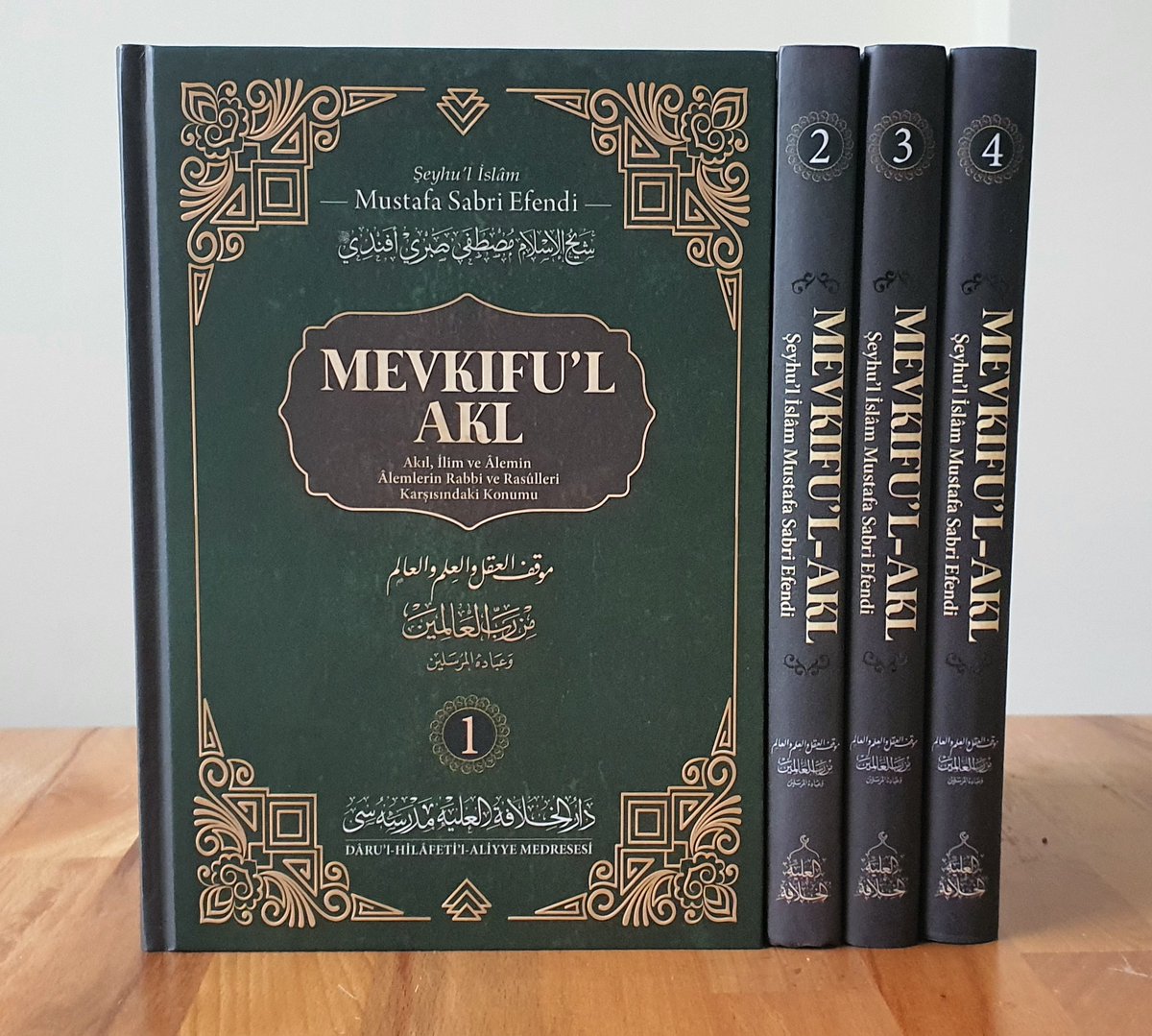 Mevkıfu'l Akl (4 Cilt Takım) Akıl, İlim ve Âlemin Âlemlerin Rabbi ve Rasûlleri Karşısındaki Konumu Şeyhulislam Mustafa Sabri Efendi Dâru'l Hilâfetil Aliyye Medresesi Çekiliş + rt + takip + okuma sözü Kazanan 10 Mayıs Cuma akşamı açıklanacak inşaallah.