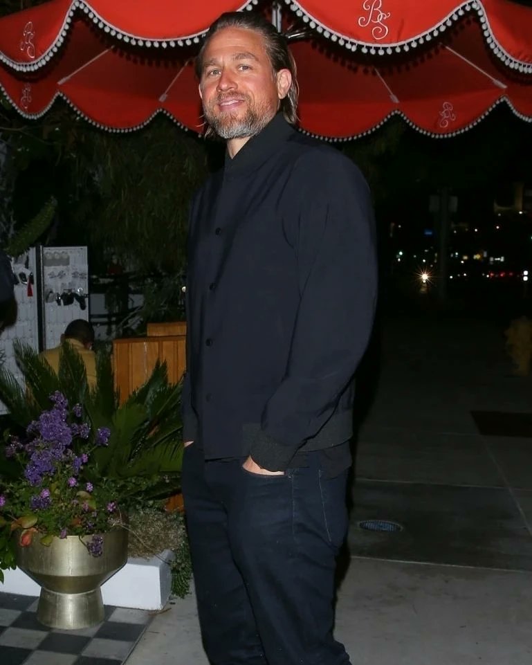 #CharlieHunnam outside Bird Streets Club in West Hollywood 05.01.2024 🔃 Charlie Hunnam fan