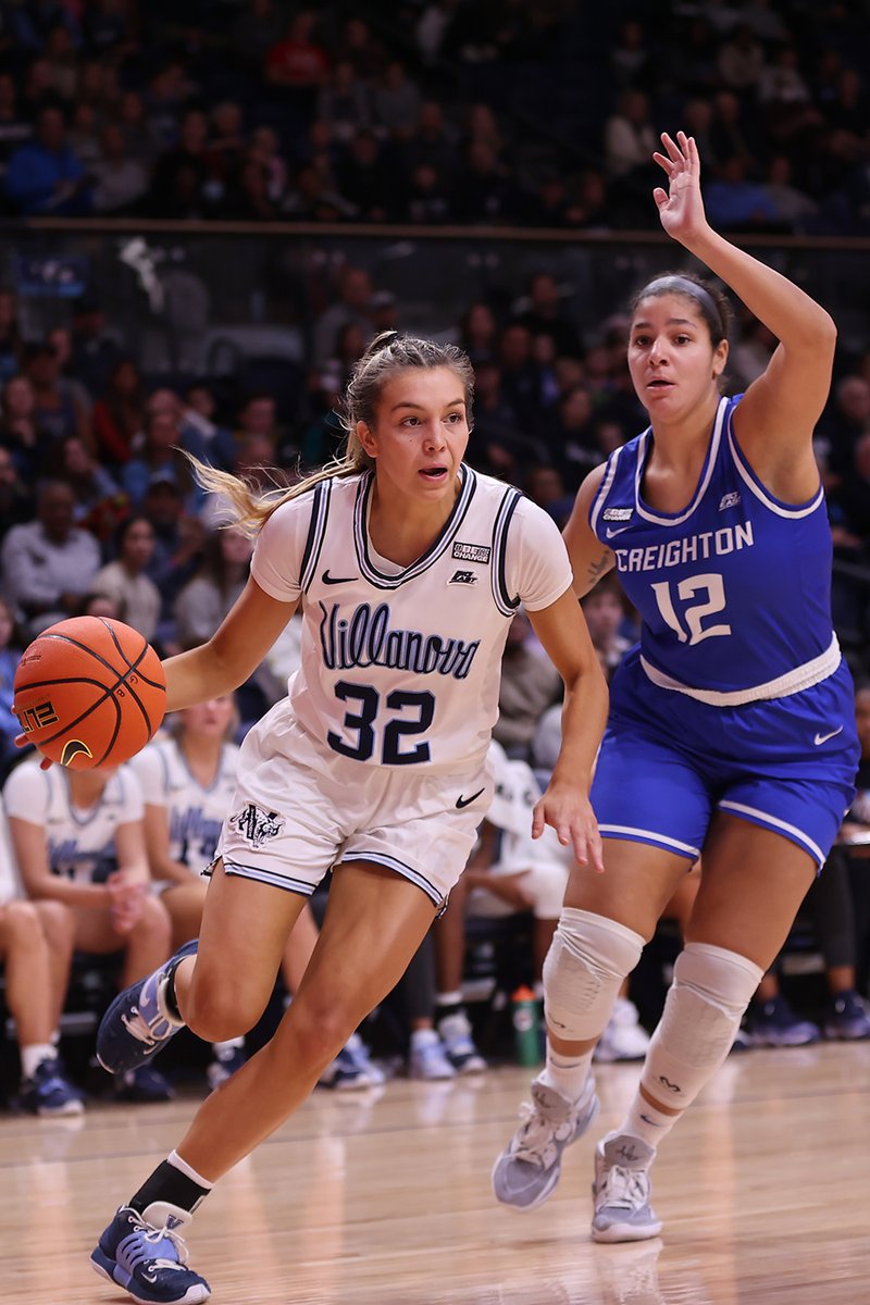 Time management, discipline, teamwork, & effective communication apply to being successful as a nurse & athlete on the court, says @bella_runyan32 @novawbb starting senior guard & future mother-baby #RN. A leader, no matter where she is. 🩺🏀bit.ly/4dpbdEc @NovaAthletics