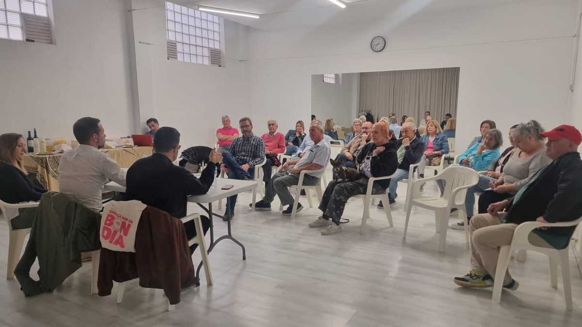PalmaPonent's tweet photo. ¡El poder del diálogo ! Hoy en un encuentro de vecinos, la agrupación de PalmaPonent regresó al corazón de la barriada para escuchar las necesidades y propuestas de nuestra comunidad. Gracias a los vecinos de #SonCotoner #SonRoca #SonRapinya #ponentalaescucha https://t.co/xsEpaqQc7B