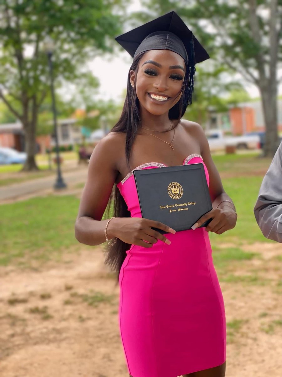 madyjade21's tweet photo. I just got 2 degrees hotter 🔥!!
Thank you for an amazing 2 years EC!
PTK GRADUATE🤩 https://t.co/8bR1ZDjQKb