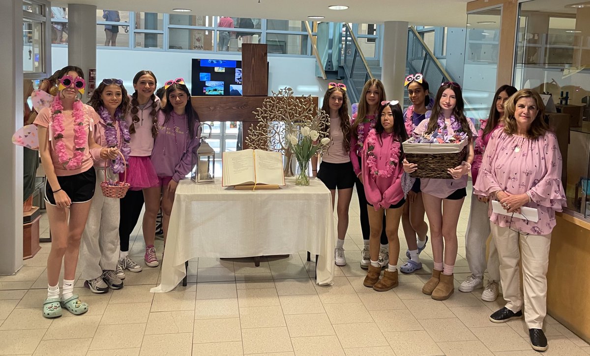 OLStcdsb's tweet photo. OLS celebrates the 2024 edition of Meagan’s Hug! 🥰 https://t.co/PREsDWE4v2