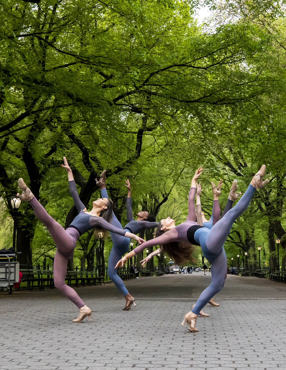 There’s nothing like dancing through NYC in the springtime 🏙️🌸 Where is your favorite place to dance?