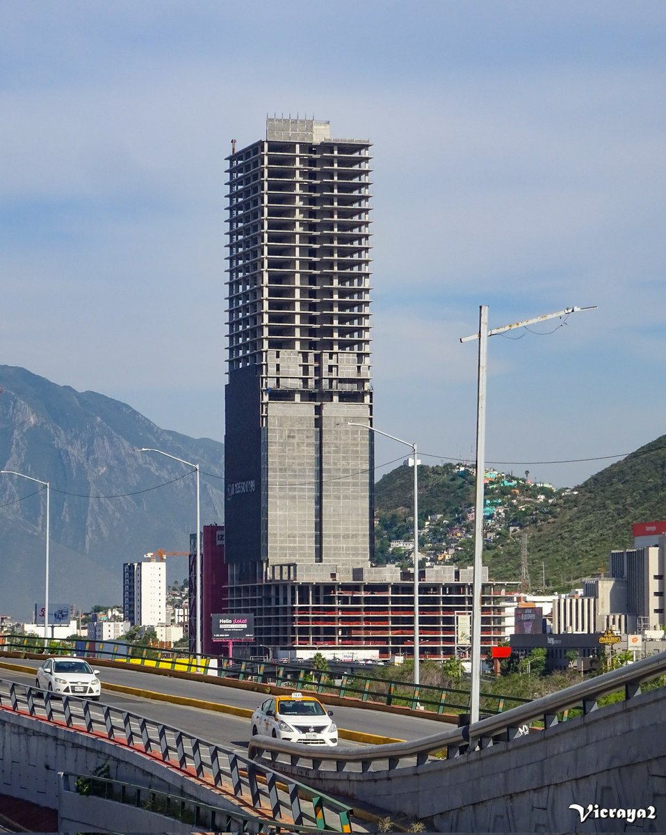 Torre Lola (184m) en cons....🫤 🔥🔥🔥😍
Mayo 2024 😎😎💯
Monterrey, N.L. 🇲🇽

📸 Fotografía de mi autoría 😉

#monterrey #nuevoleon #mexico #travel #city #visitmexico #regios #montañas #cerrodelasilla