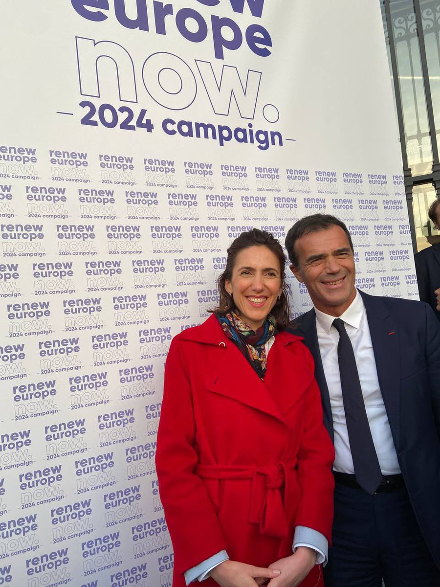 Merci à <a href="/EmmanuelMacron/">Emmanuel Macron</a> et François <a href="/bayrou/">François Bayrou</a> pour leur confiance. Honoré et prêt à poursuivre mon engagement européen. Un engagement qui vient de loin. Bayrou - Rome 2004, Macron - Bercy 2016, Hayer - Bruxelles 2024. On continue <a href="/ValerieHayer/">Valérie Hayer</a> !