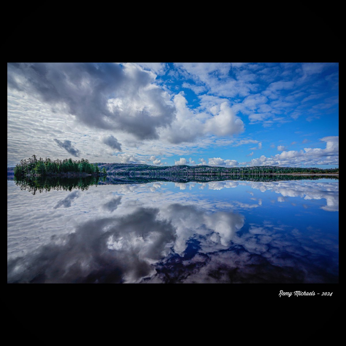 'NORTHERN DREAMS' instagram.com/p/C6YDSfYAUGc/… #AlgonquinPark #LakeOfTwoRivers #Spring #Sunrise #Landscape #OntarioParks #PicOfTheDay