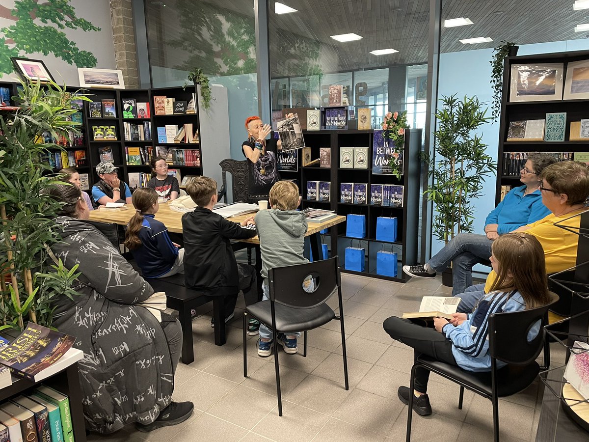 @NicolaPierce3 @OBrienPress Nicola had a captivated audience for her amazing talk this evening in @books_academy on all her books! Thanks so much Nicola - the book club have never been so quiet listening to you speak!