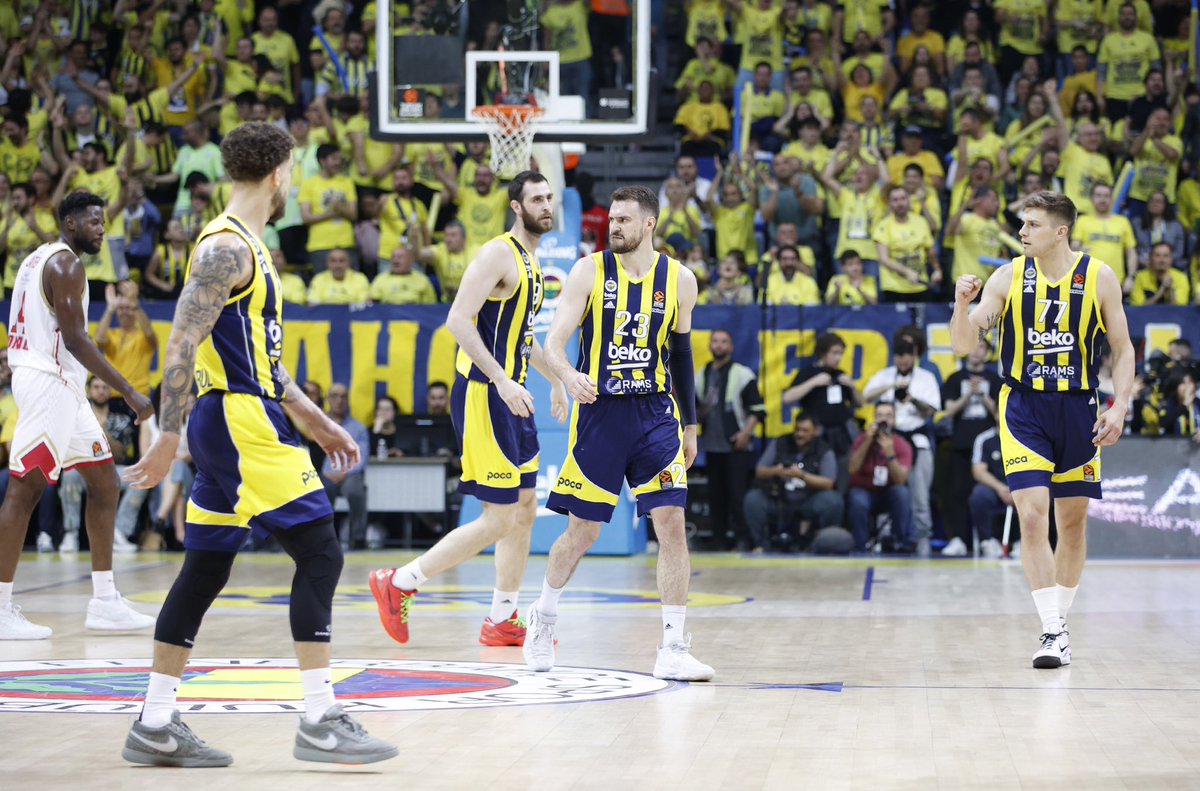 📸 Maçtan kareler #YellowLegacy #EuroLeague