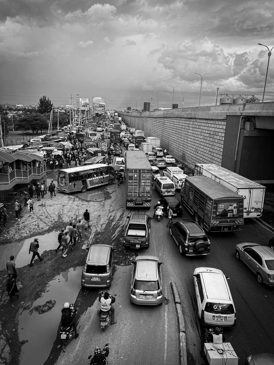 NAIROBI TRAFFIC
.
.
.
.
.
.
#blackandwhite #style #cool #monochrome #photography #blackandwhitephotos #dark #blackandwhitephoto #art #blackandwhitephotography #bnwmood #nairobi