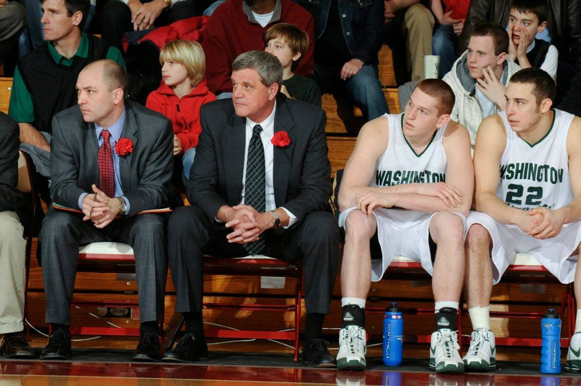 Happy birthday to legendary @WashUBasketball basketball coach Mark Edwards who was inducted into the St. Louis Sports Hall of Fame in 2015. @BBallBears Read more about Mark below: stlshof.com/mark-edwards/