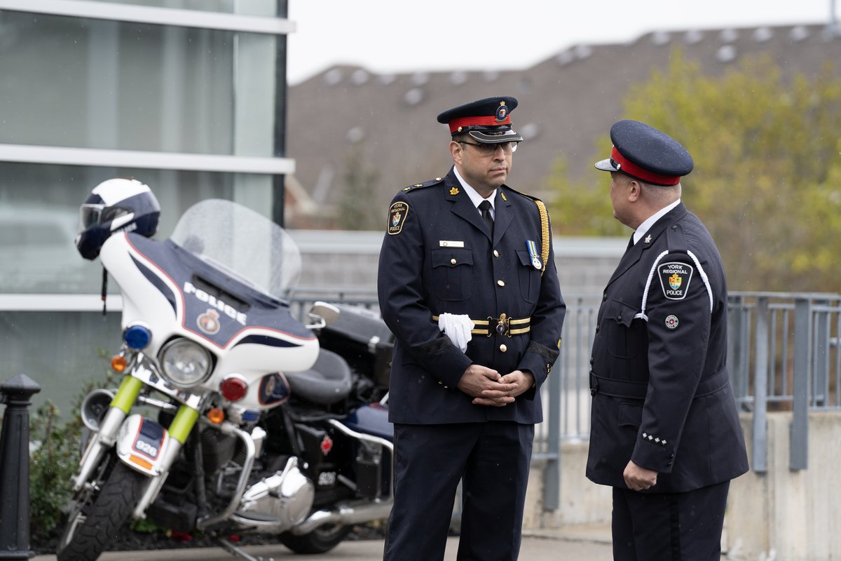 Our memorial today in #RichmondHill is a moment to consider the true gravity of our duties.

Community safety is a responsibility so sacred that 10 officers in #YorkRegion gave their life for it.

Today & every day we remember them. 

@HeroesInLife
#DeedsSpeak #YorkRegionalPolice