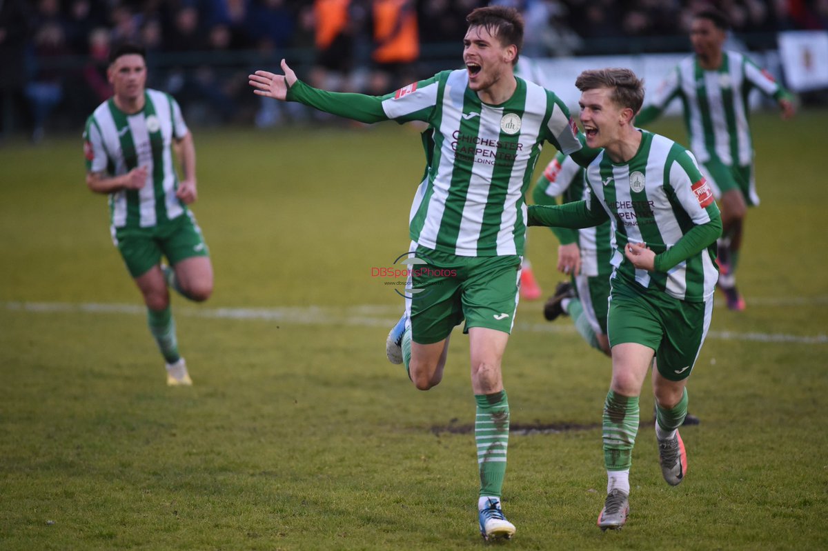 🙌 CHICHESTER ARE PROMOTED! 🙌 @IsthmianLeague SE Div play-off final FT: @ThreeBridgesFC 0-5 @ChiCityFC 💚 For Gee’er #LocalFootball #NonLeague 📸 @DBSp0rtsPhotos