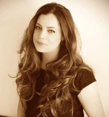 Almanya'da doğdum, Almanya'da büyüdüm.
Eğitimimi Almanya'da tamamladım. Seneden seneye gelirdik ailece Türkiye'ye.
Son 3 yıl içinde yıl'da 4-5 kez gelmeye başlamıştım. Taki geçen yıl Ağustos ay'ında Samsun'a yerleşmeye karar verene kadar.
İlk defa gelmiştim Samsun'a. Çok