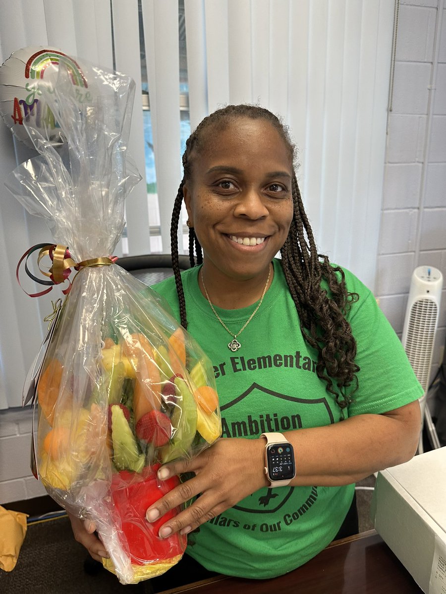Potter PTA showed appreciation to our amazing Principal Dr. Jennifer Dames with a healthy sweet treat! #HappyPrincipalsDay!