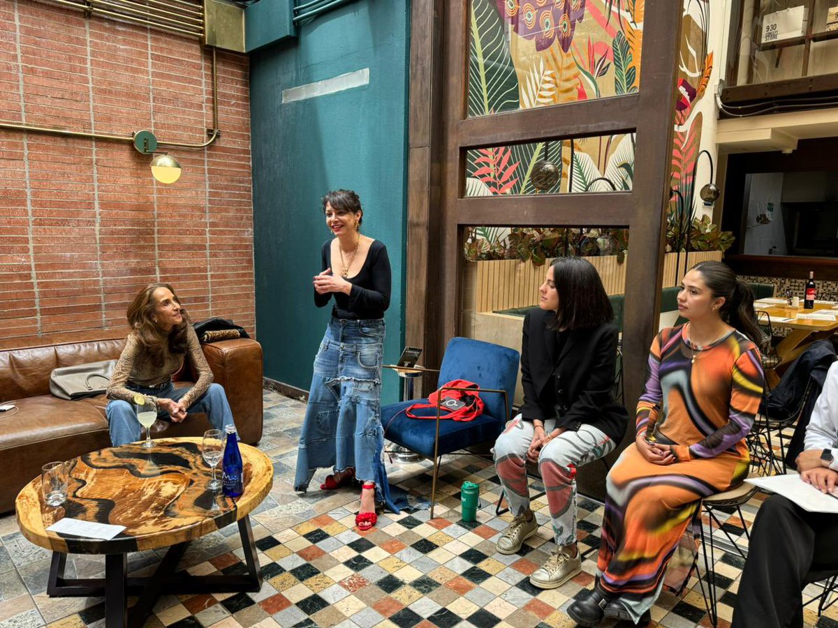BogotaFW's tweet photo. En su primera edición, integrará a empresarios de San Victorino de la mano del #ClusterModa de la @camaracomerbog. Diez de ellos participaron en un proceso de fortalecimiento y acompañamiento y desarrollaron una colección cápsula que mostrará lo mejor del Denim durante #BOGFW2024 https://t.co/BUw9vps6VM