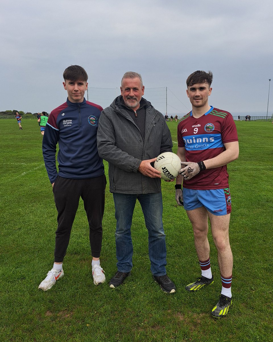 A.C.F.L Division 4 Friday 3rd May 2024 Full Time Result Glasdrumman 3:17 East Belfast 1:13 Well done lads 👏👏 Thanks to Andy Rooney for sponsoring tonights match ball. Andy is pictured presenting the ball to sons and senior players Darragh and Sé 💜💙💚