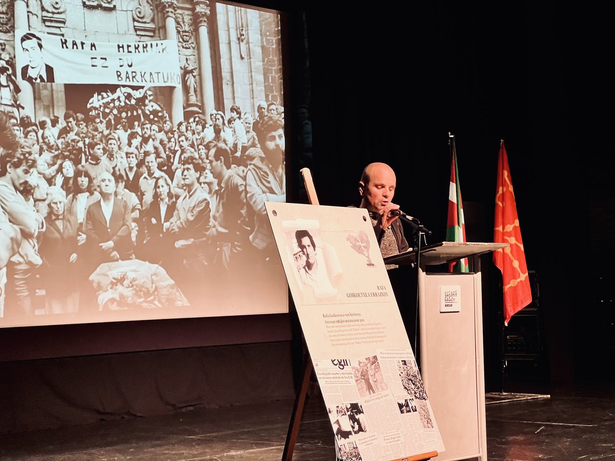 Biteri leporaino bete dugu gaur RAFA GOIKOETXEA Hernaniarra oroitzeko, GALek erail zuela 40 urte bete diren egunean. 
Justizia, memoria osoa eraikitzetik hasten da! ✊🏽

#EgiariGALde, herri memoria gal ez dadin.