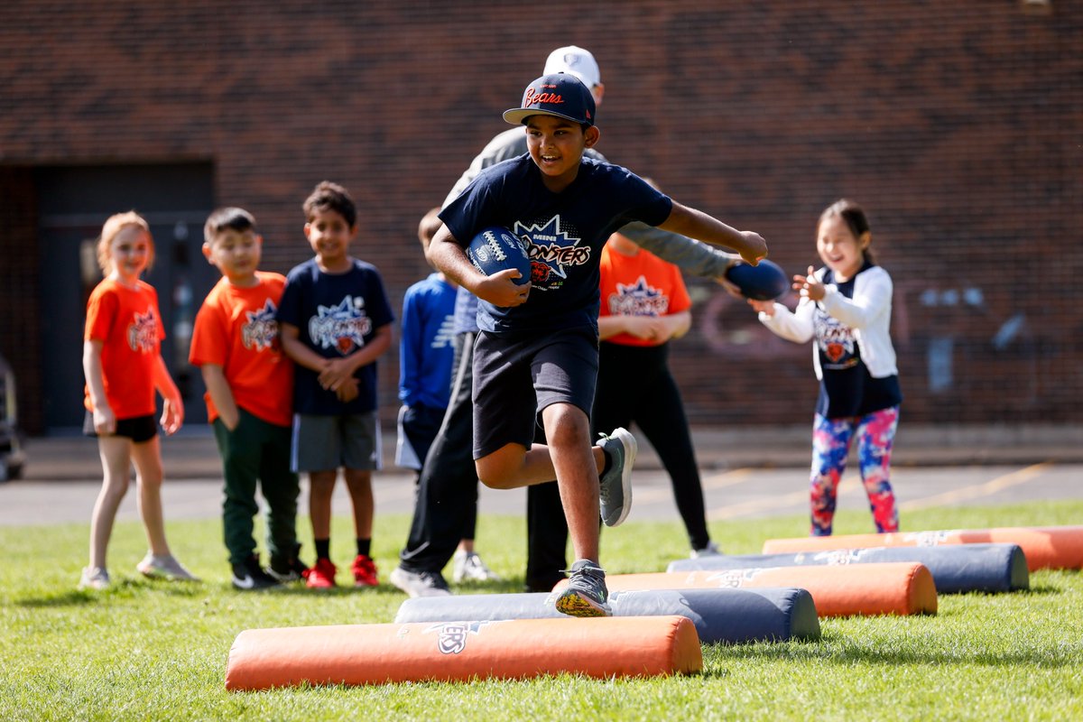 Today Mini Monsters visited Longfellow Elementary School and had fun going through our clinic with a little coaching from former LB Jim Morrissey!