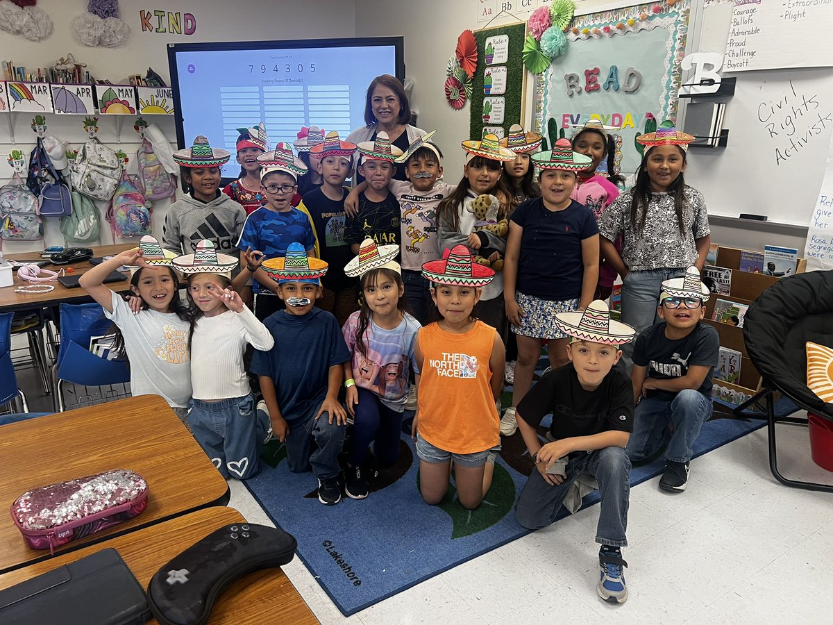 Wrapping up a “Viva Mexico 🇲🇽 “ lesson in 2nd grade ♥️🇲🇽 #ItStartWithUs #BraveBullsSpirit