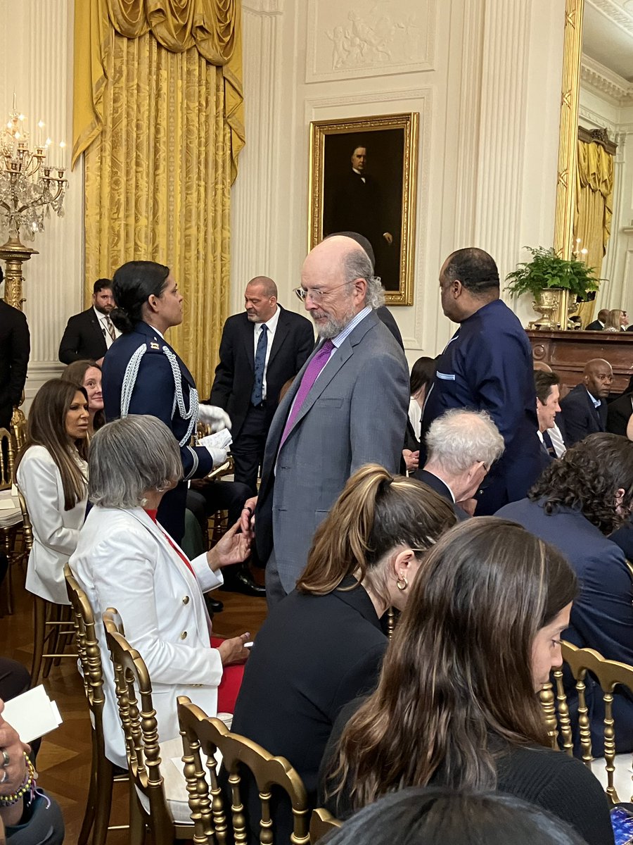 Toby came back! (Richard Schiff is here to attend the Medal of Freedom ceremony)