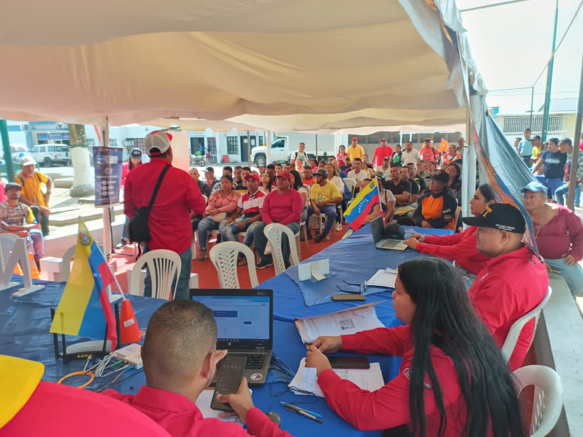 #03Marzo| Se da inicio a la jornada de atención especial de Certificado de Saberes, Licencias y trámites de vehículos, por parte del INTT de la  Región Guayana en el Esequibo mcpio Sifontes estado Bolívar.
#VenezuelaCalorPatrio