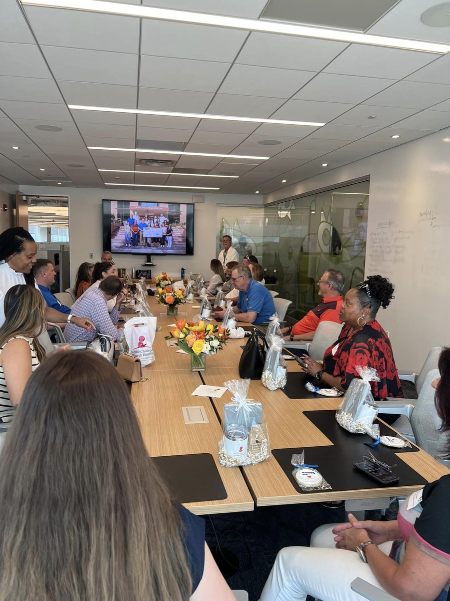 RideSTBus's tweet photo. We had an inspiring day yesterday touring the @StJude campus, learning about their incredible history, and brainstorming future #fundraising opportunities. 💡

Together, we're making strides in the fight against childhood cancer. 💛

#STAFamily #StJude #MakingADifference #ALSAC https://t.co/mhxCidEkWa