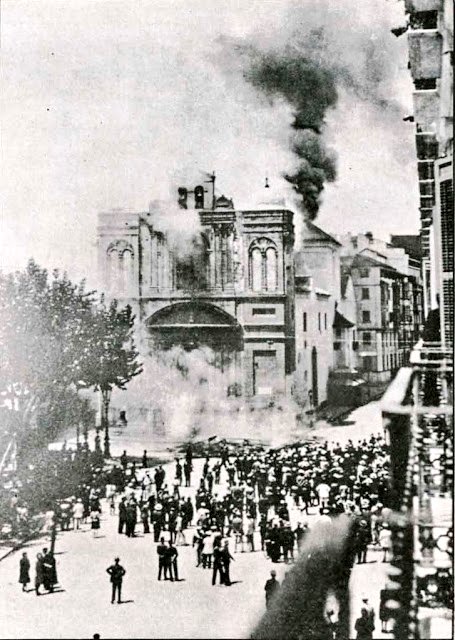 La Iglesia de la Merced (Málaga) fue quemada el 12 de mayo de 1931. Así comenzaba la convulsa y violenta II República, que acabaría en una revolución que aspiraba a convertir España en un satélite de la URSS. La contrarrevolución se gestaba con cada nuevo abuso y asesinato.