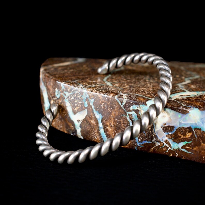 Vintage Native American Navajo Sterling Silver Cuff Bracelet farriderwest.etsy.com/listing/172551… 

Available at Far-Rider-West.com

#western #cowboy #cuffbracelet #vintagejewelry #bohobracelet #nativeamerican #indianjewelry #navajo #silverbracelet #1960s #navajojewelry