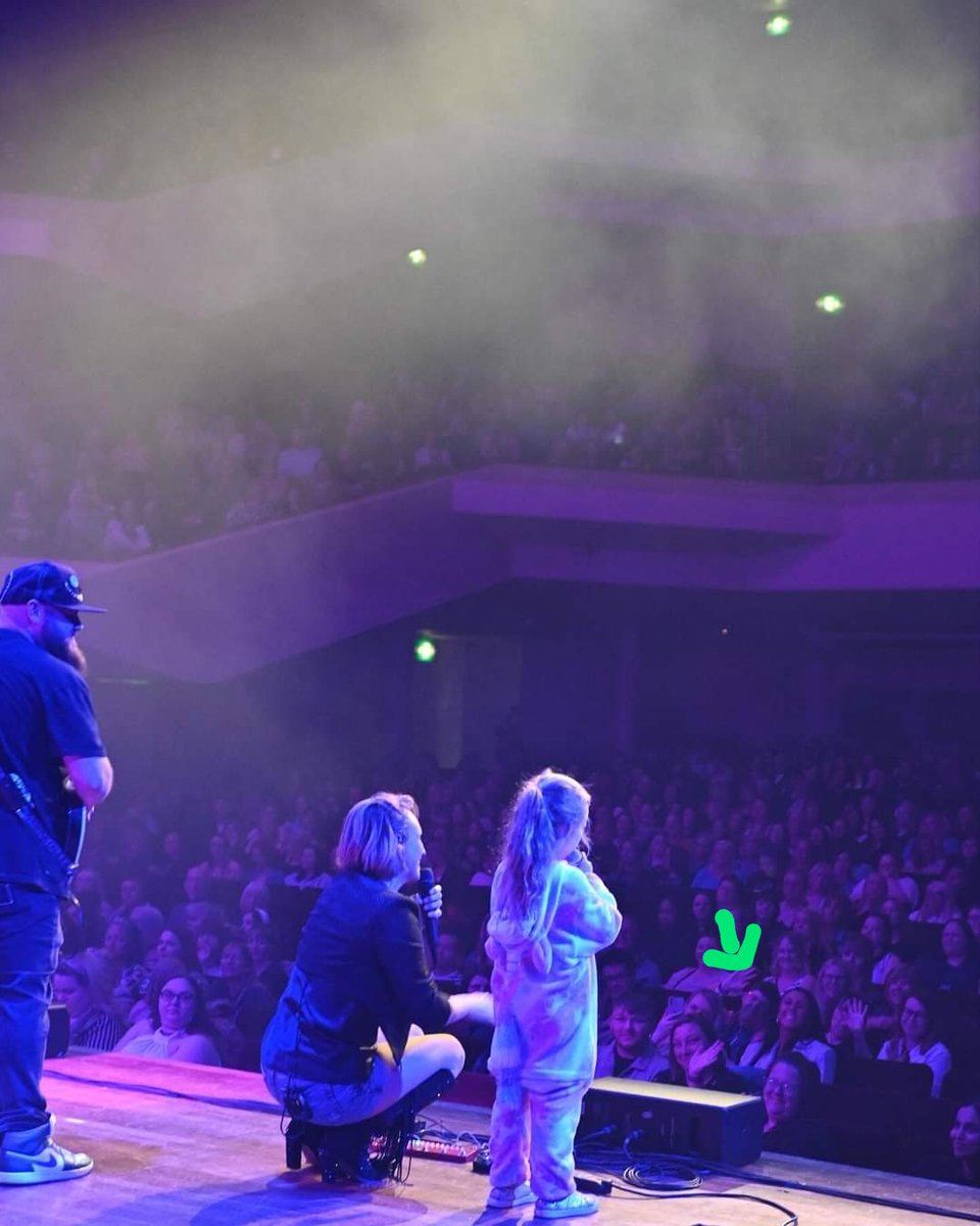 So cool to spot myself on Michelle Frederick's photography @diamondswhiskey @officialblue @MrDuncanJames @AntonyCosta @simonwebbe1 in Nottingham on Tuesday 30th April 2024!!!