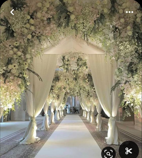 Ideas para lograr un pasillo de entrada a la recepción de tu boda, al más puro estilo de Hollywood, ¡inspírate!