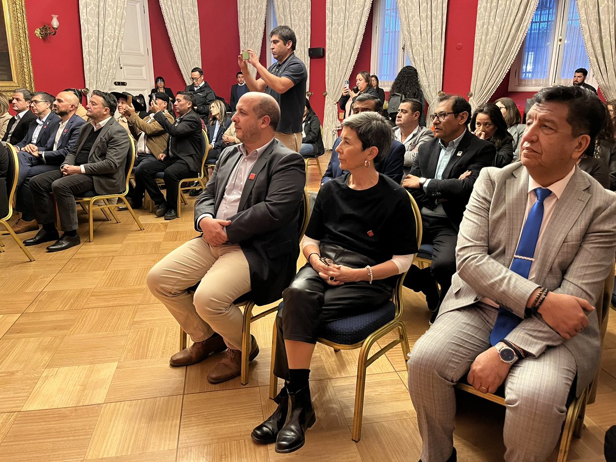 🇨🇱🏅En el Palacio de La Moneda y con la presencia del Secretario General de ONU Turismo @UNWTO, @pololikashvili y la Subsecretaria @VeroPardoLagos entre otras autoridades, se hace entrega del premio #BestTourismVillages a seis pueblos de #Chile.