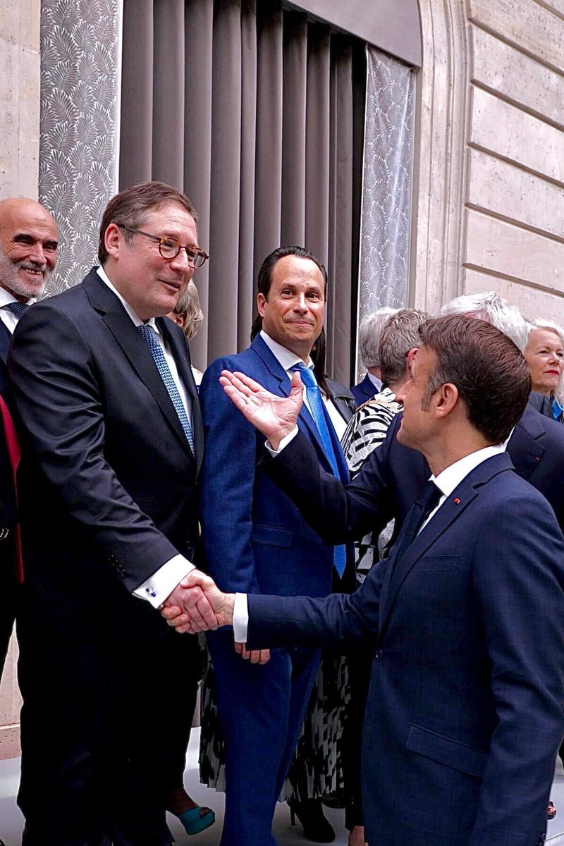 Rencontre à Paris à l’occasion du #1erMai avec <a href="/EmmanuelMacron/">Emmanuel Macron</a> à l’invitation de <a href="/marchederungis/">Marché de Rungis</a> <a href="/WUWMarkets/">World Union of Wholesale Markets (WUWM)</a> #produitsfrais #marchésdegros #plusgrandmarchédebelgique