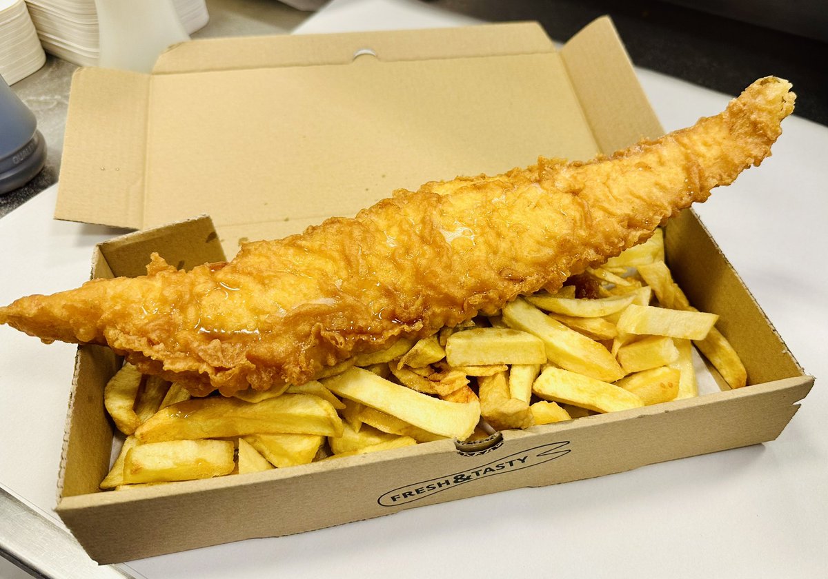 One lucky customer had an extra-large cod tonight it wouldn’t even fit in the box! #fishandchips #takeaway #papwortheverard #Welovesouthcambs @VisitSouthCambs