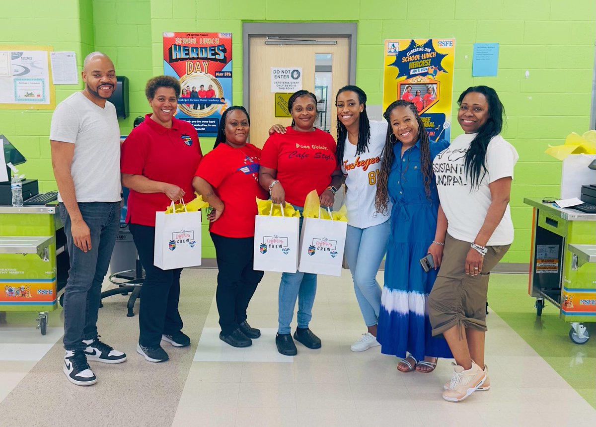 Happy School Lunch Hero Appreciation Day to all the hardworking staff who keep us fueled and fed every day! 🍔🥗🍎 Let's show some love for our cafeteria heroes! @APSTAGAcademy #CafeteriaAppreciationDay #ThankYouCafeteriaStaff