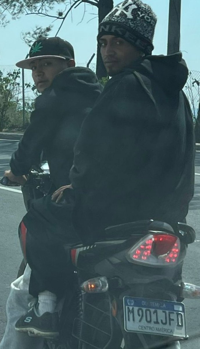 CoronaVirusGT's tweet photo. Súbete a mi moto
Nunca has conocido
Un amor tan veloz

M 901JFD
MOTO, marca TVS, línea APACHE RTR 160
Modelo2022, color NEGRO FRANJAS Y LETRAS MULTICOLOR, 159CC
Propietaria: Agna Saraí Ixcotoyac Gómez 

NIT:80688764 https://t.co/EAOi1bFuTr