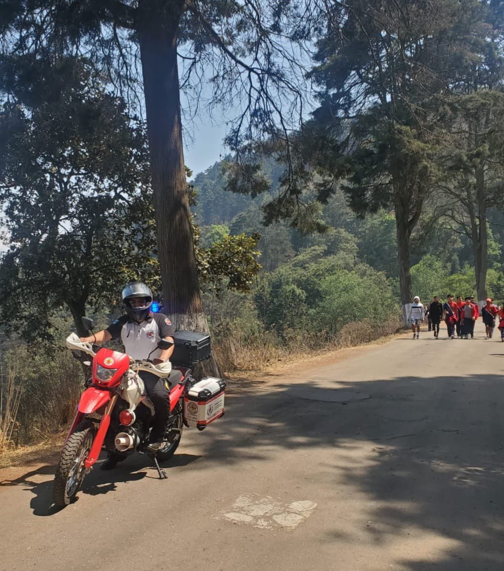 Unidad 🏍️ motorizada de Bomberos Voluntarios #QuintaCompañia cubrió en calidad de prevención, evento deportiva del Instituto para Varones de Occidente en el Cerro el Baúl.