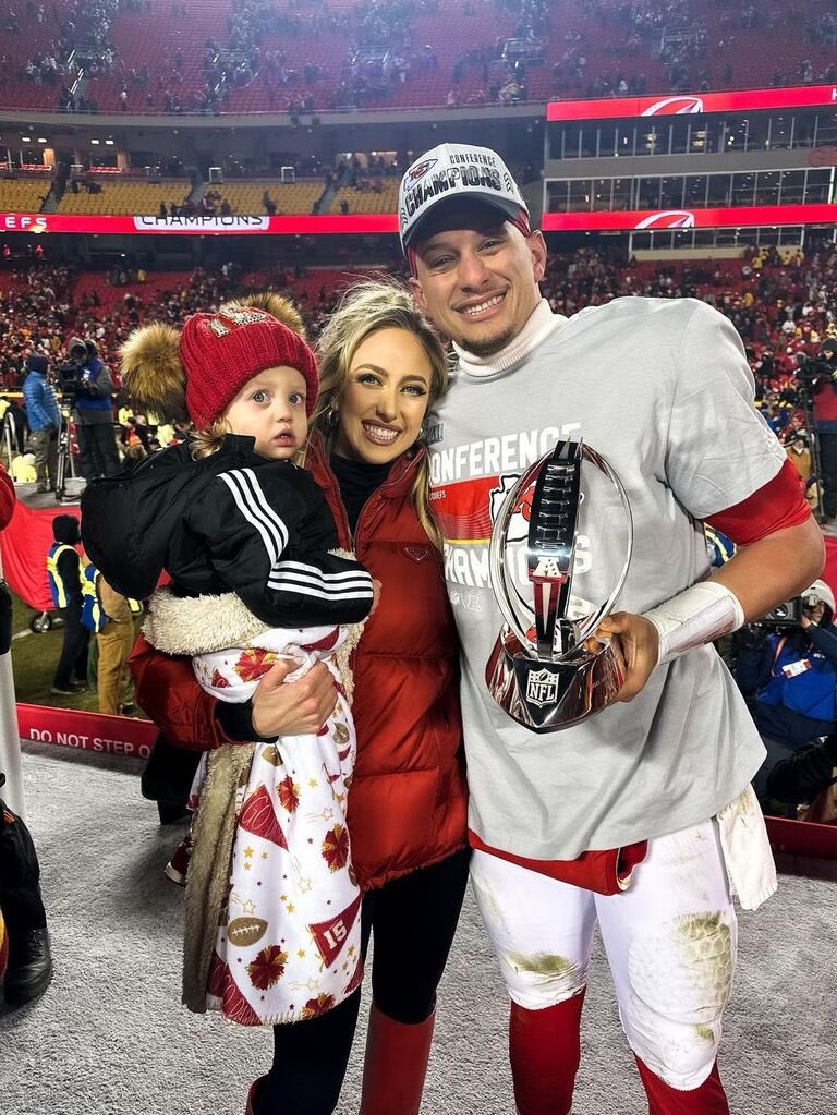 POWERFUL: #Chiefs QB Patrick Mahomes talks about everything his wife Brittany does for him, helping him become GREAT. “I think people don’t even realize bow much she does, taking care of the day to day stuff and making where I can focus on football, focus on my draft and…