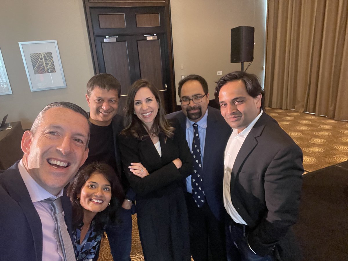 Look at these brilliant minds of hematology…and me 😁🩸#HOPLive24 ⁦@sanamloghavi⁩ ⁦@drsangeetmd⁩ ⁦@VincentRK⁩ ⁦@doctorpemm⁩ ⁦@Daver_Leukemia⁩