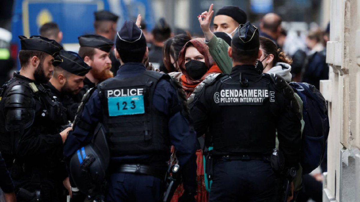 Polis, Paris'teki Sciences Po Üniversitesi'ndeki Filistin yanlısı öğrencileri uzaklaştırdı... Fransız üniversitesinde oturma eylemi ve açlık grevi yapan öğrenciler kampüsten olaysız ayrıldı.