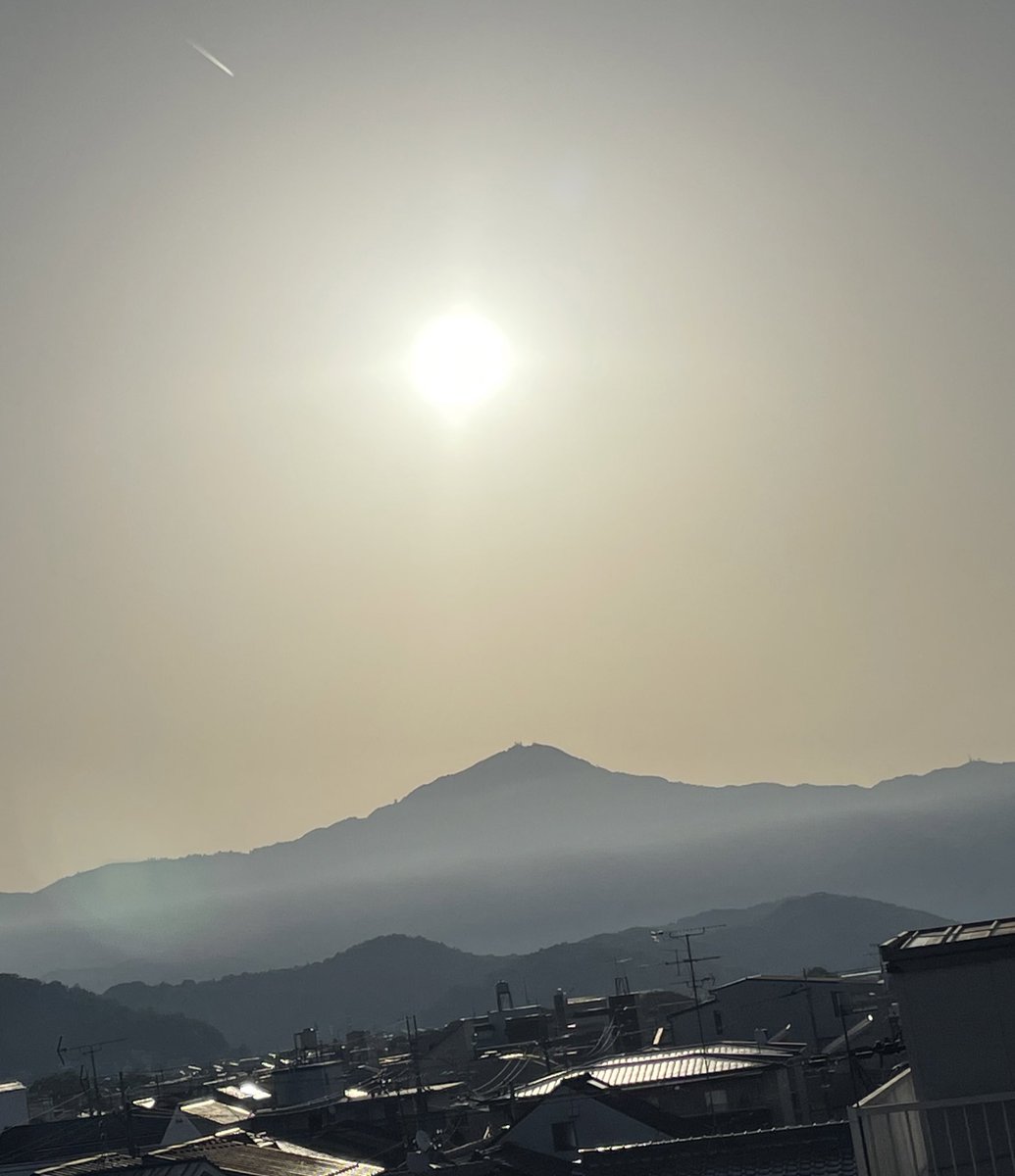 おはようございます 6時15分の #いまそら です 今日も良いお天気 既に暖かいです 良い #ゴールデンウィーク をお過ごし下さい #粽 #柏餅 はしていません #旅奴 #夕ばえ で頑張ります #生菓子 #みくらかん #白みくらかん などご用意してお待ちしています 今日もよろしくお願いします🙇‍♀️ #比叡山 #京都