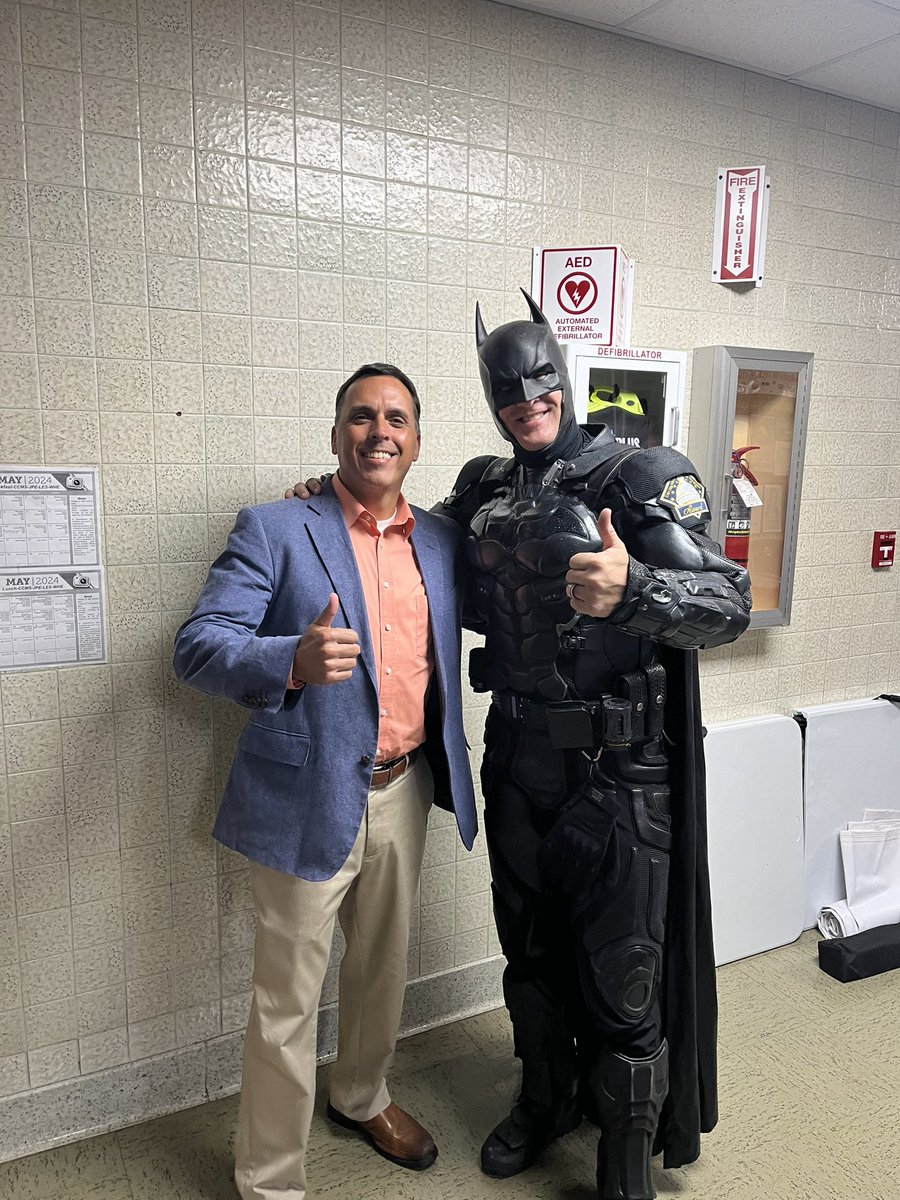 It’s not every day BATMAN shows up to @CaseyCoSchools THANK YOU Jeepin-4-Kids for making this a great day for our elementary students! BATMAN guided students to ✅Help other people ✅Never give up ✅Never be a bully ✅Always do the right thing facebook.com/share/NfsS1v3m…