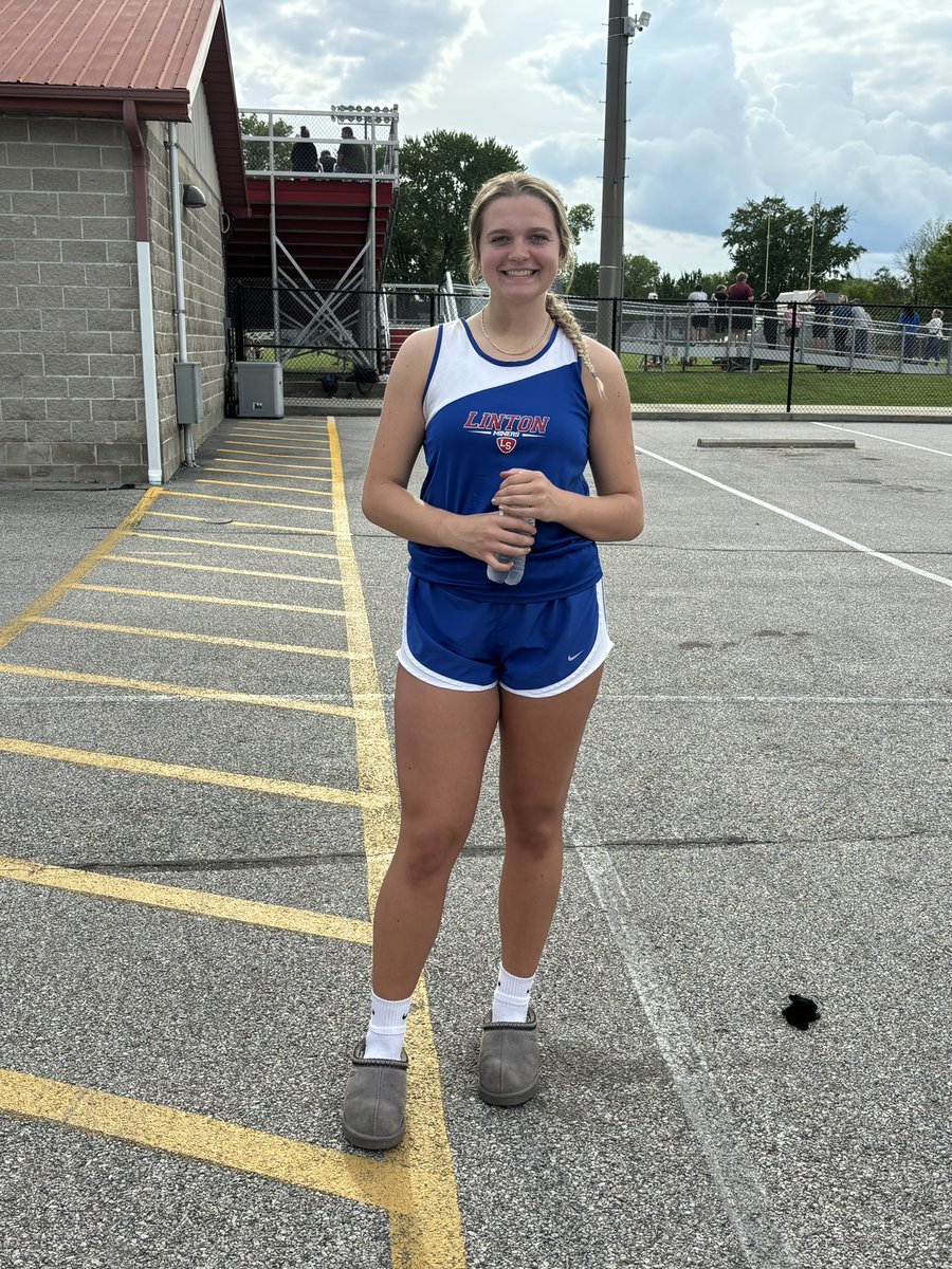 AniesaRobbins's tweet photo. Greene County Invite shot put and discus champion! https://t.co/1IidKpEEZL