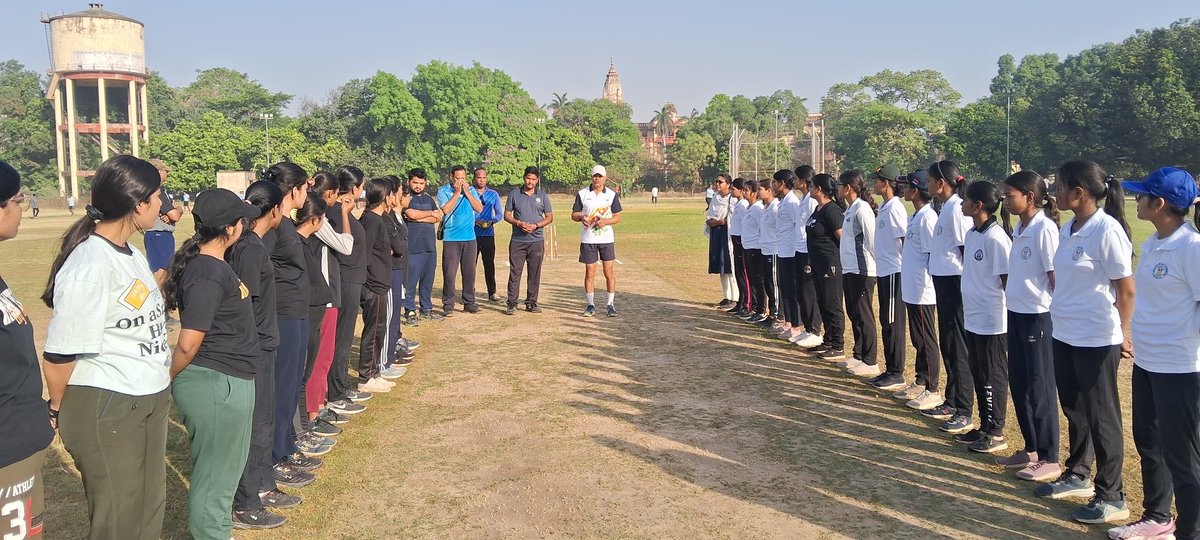काशी हिंदू विश्वविद्यालय में अंतर संकाय टेनिस क्रिकेट (महिला) प्रतियोगिता का आयोजन एमपीथिएटर के क्रिकेट मैदान पर दिनांक 03 मई 2024 से किया गया l उद्घाटन मैच में पहला मैच कृषि विज्ञान संस्थान एवं विज्ञान संस्थान के बीच खेला l @VCofficeBHU @bhupro@sportsbhu