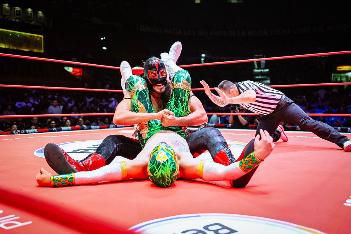 CMLL_OFICIAL tweet picture