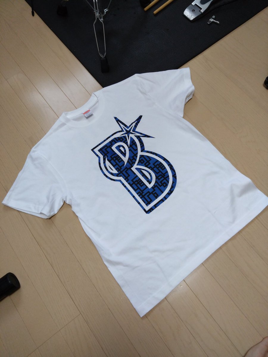 furuone1's tweet photo. ベイスターズ×布袋寅泰のＴシャツ👕
通販でついに来た😀

これ着て今日は娘のバスケの観戦します👍

#株式会社古川
#布袋寅泰
#ベイスターズ https://t.co/cSmP1ajuh1
