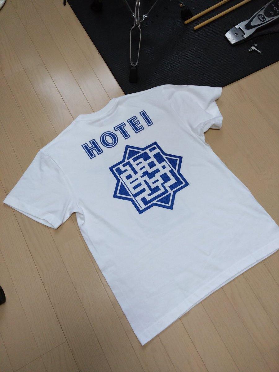 furuone1's tweet photo. ベイスターズ×布袋寅泰のＴシャツ👕
通販でついに来た😀

これ着て今日は娘のバスケの観戦します👍

#株式会社古川
#布袋寅泰
#ベイスターズ https://t.co/cSmP1ajuh1