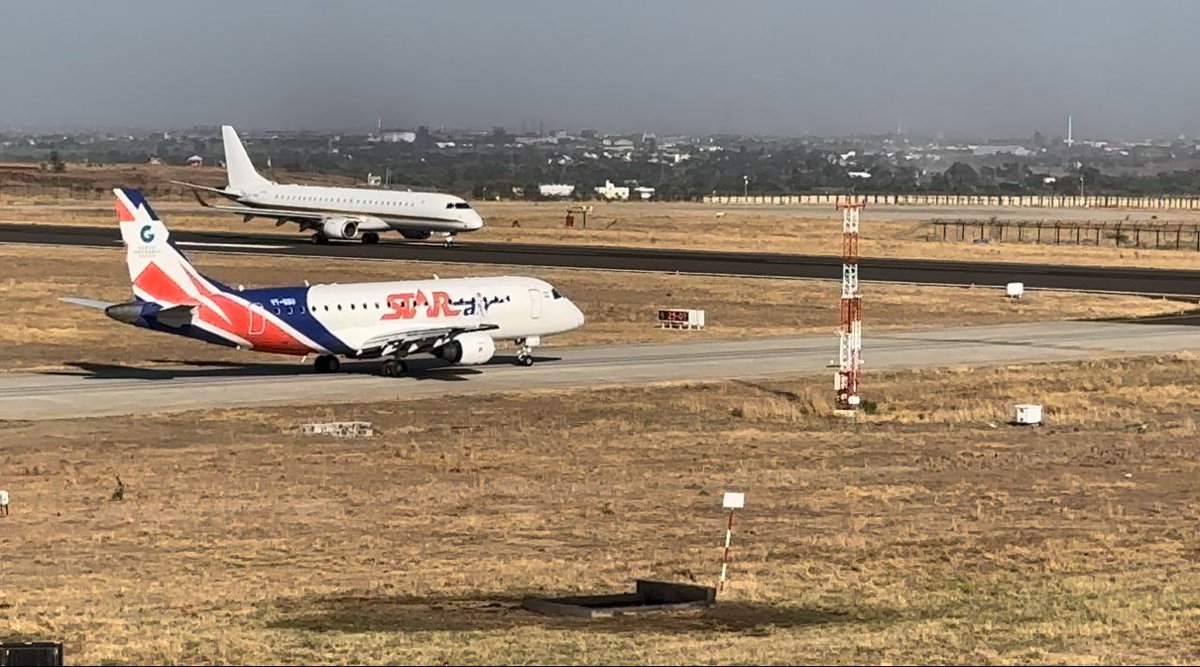 aaikolhaairport's tweet photo. #Dream a day for two wide body aircrafts operating simultaneously in near future at #Kolhapur! @embraer aircraft are suitable for long haul sorties and can land on short Runways. Catch the majestic view of @OfficialStarAir #ERJ145 flying BOM KLH BLR and #Mytri Aviation's #ERJ190 https://t.co/UkrtEeqWb9
