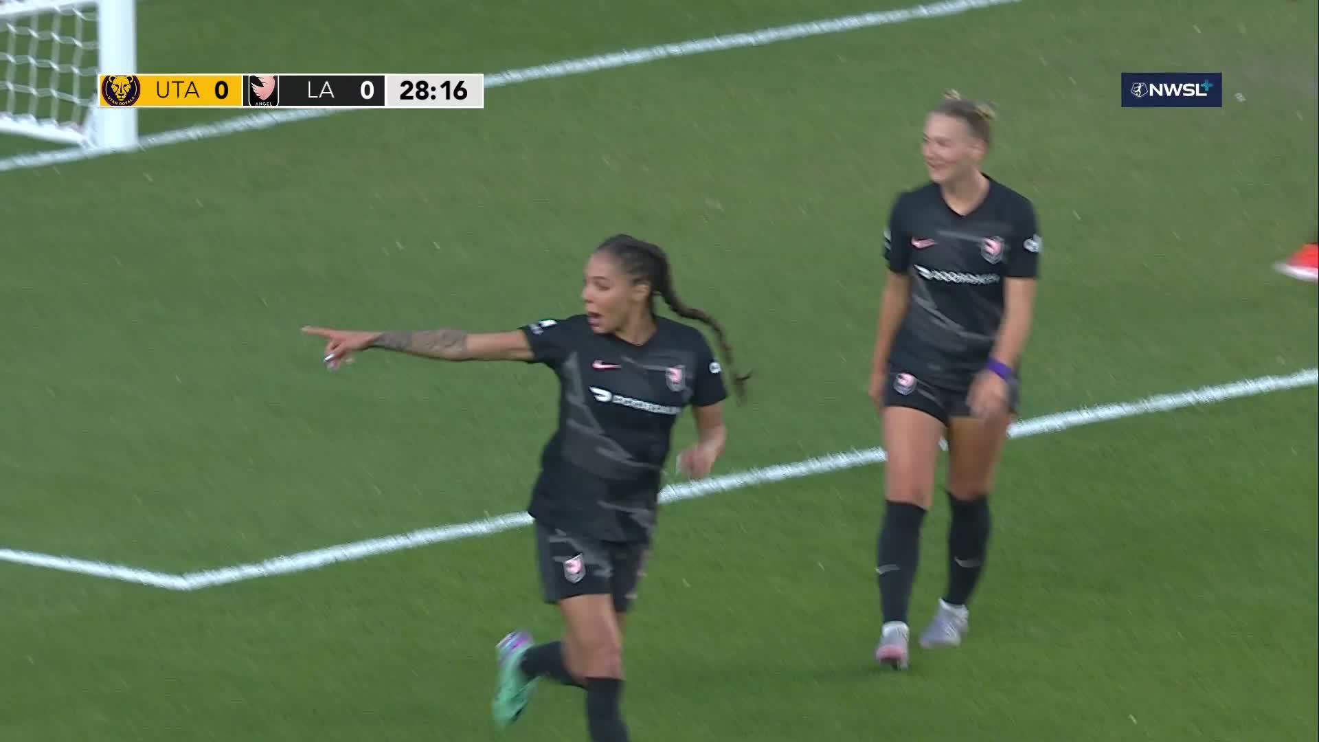 Alyssa Thompson and Sydney Leroux link up for a beautiful opening goal🔥