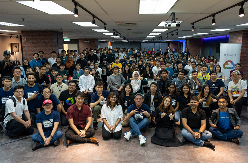 Entertopcommy's tweet photo. 🚀 A week ago, we were at #GCPBoleh AI StudyJam in KL! Packed with AI workshops, keynotes, and demos, it was a tech enthusiast’s dream. Stay tuned for more #AI #TechEvent #GoogleDevelopers #GDGCloudKL #Entertop #WebDesignMalaysia 🌟👨💻 https://t.co/FsohX7a1NO