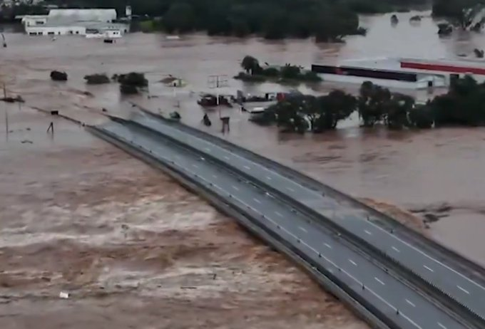 #Brazil: Heavy rains in the southern region killed 37 and  74 are missing.